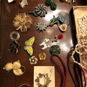 Huge lot Vintage costume jewelry! 50’s, 60’s,70’s.